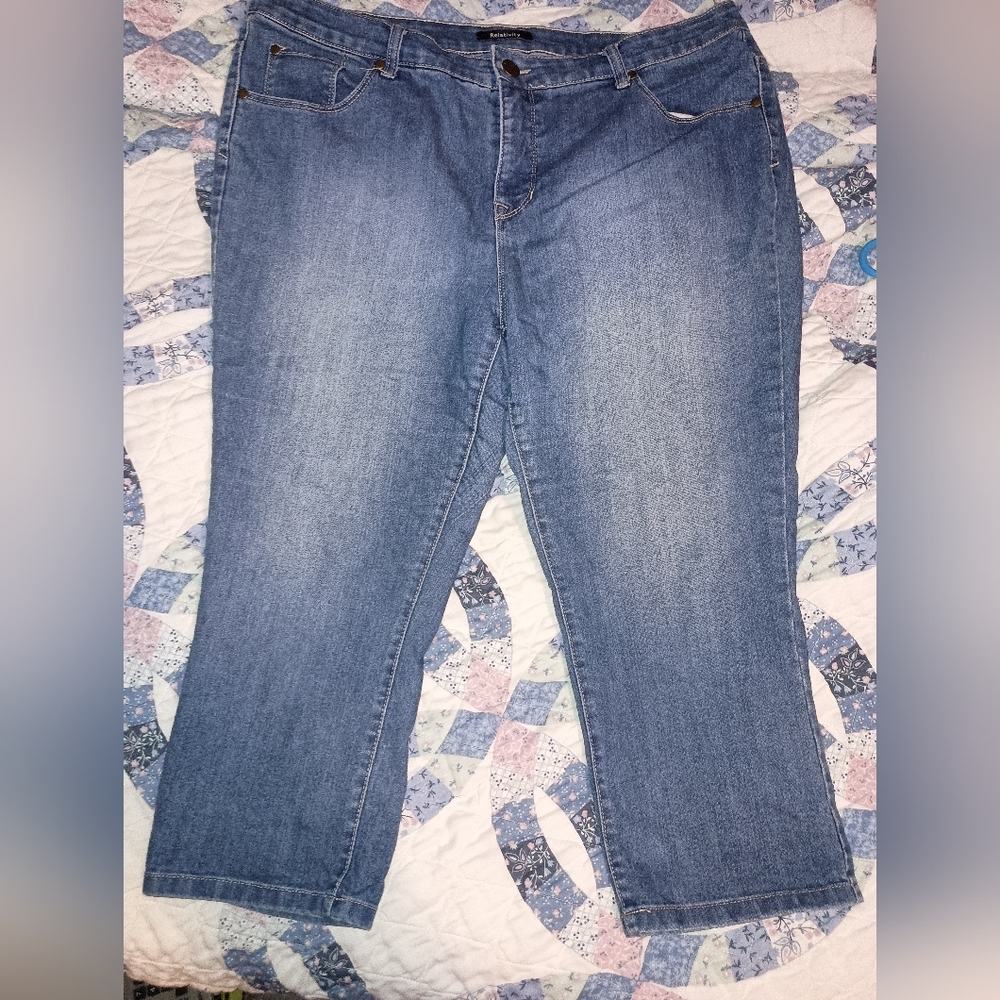 Relativity Light Blue Cropped Straight-Leg Capris